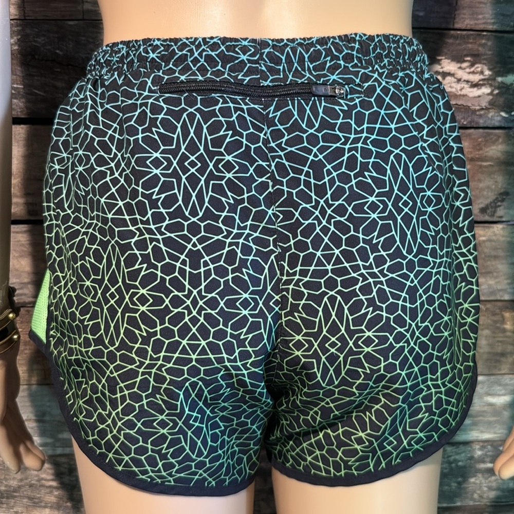 💰BOGO FREE Ladies’ Nike Running Shorts - Picture 3 of 5
